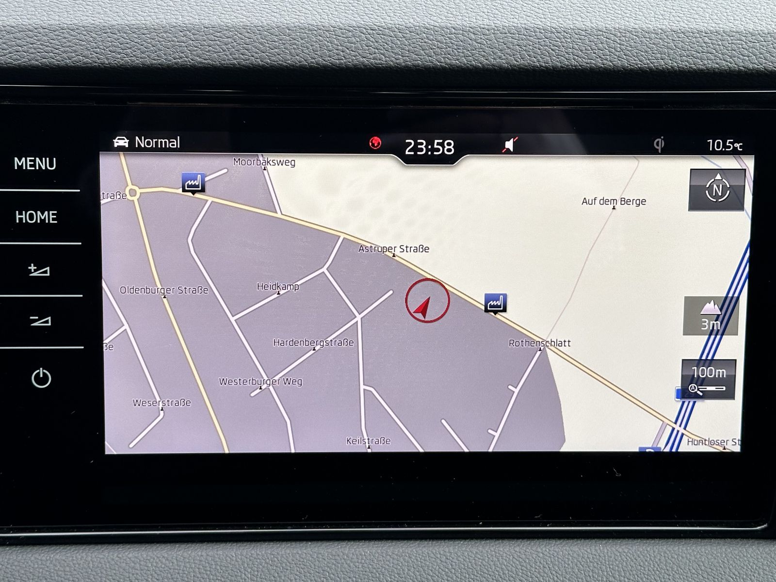 Fahrzeugabbildung SKODA Karoq 2.0 TDI DSG 4x4 Sportline NAV+LED+ACC+KAM