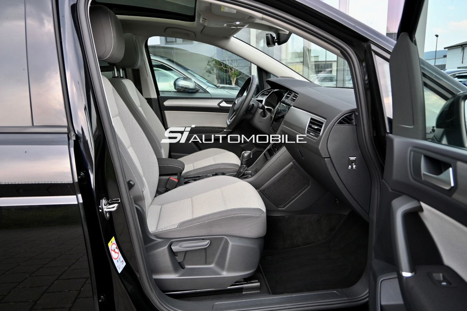 Fahrzeugabbildung Volkswagen Touran 1.5 TSI DSG °ACC°AHK°PANO°STHEIZ°DYNAUDI°