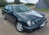 Mercedes-Benz E 320 Top Zustand Standheizung scheckheftg. - Mercedes-Benz E 320 in Stuttgart