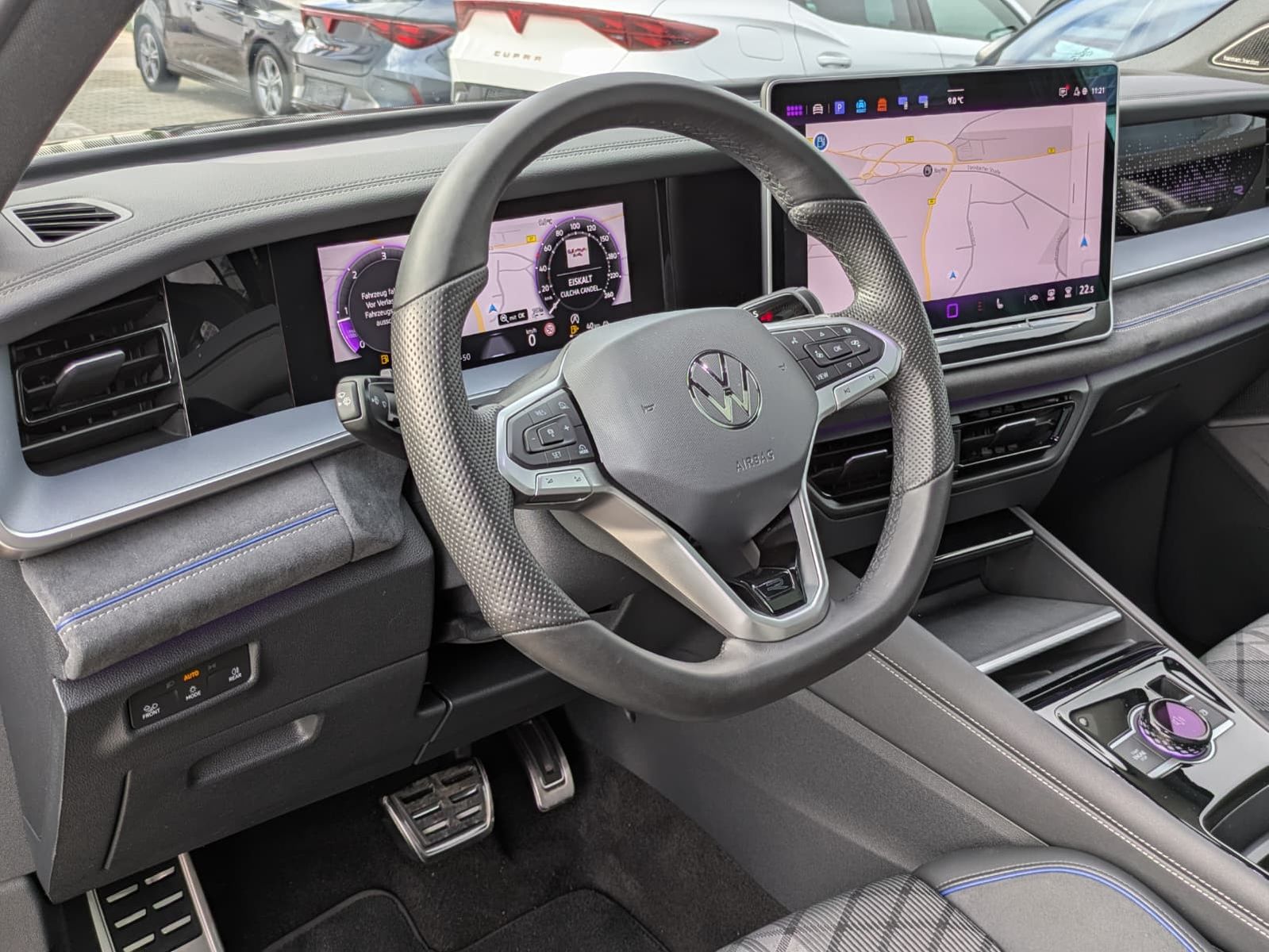 Fahrzeugabbildung Volkswagen Tayron 2.0 TDI 4M R-Line 7Si*MATRIX*AHK*PANO*HUD