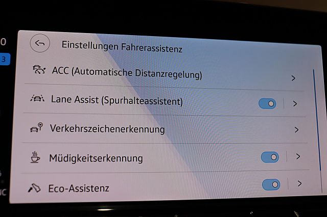 Golf UNITED 1.5 TSI LED NAVI PDC TEMPOMAT ACC FR