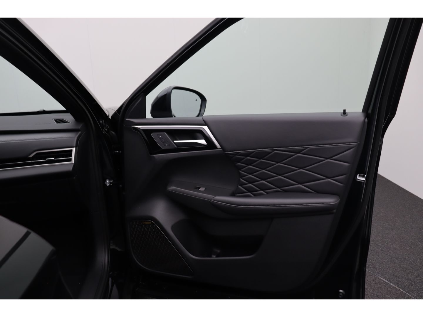 Fahrzeugabbildung Mitsubishi Plug-in Hybrid Outlander Diamant TOP Black mit L