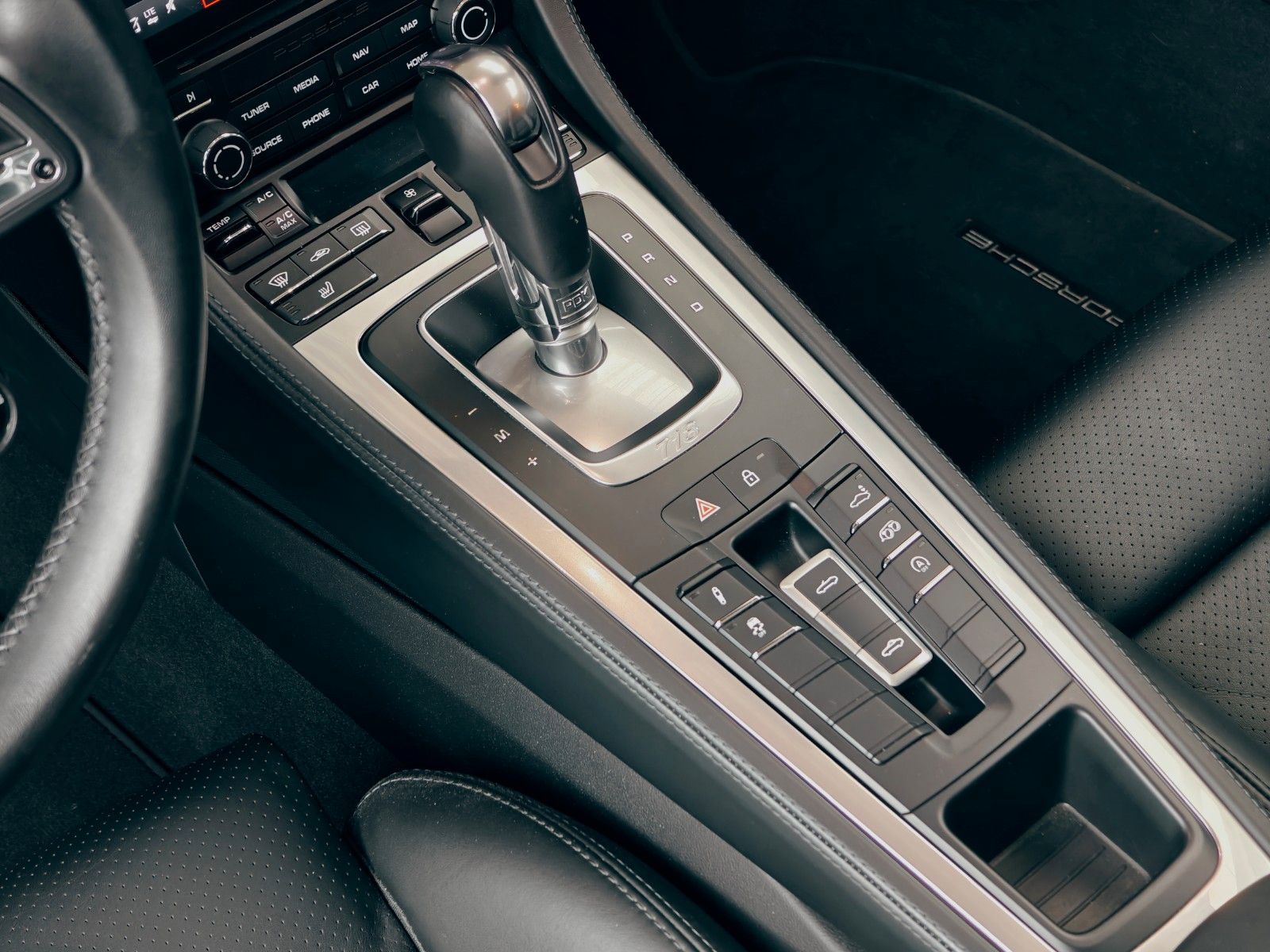 Fahrzeugabbildung Porsche BOXSTER S - 718 AVENTURINGRÜN METALLIC
