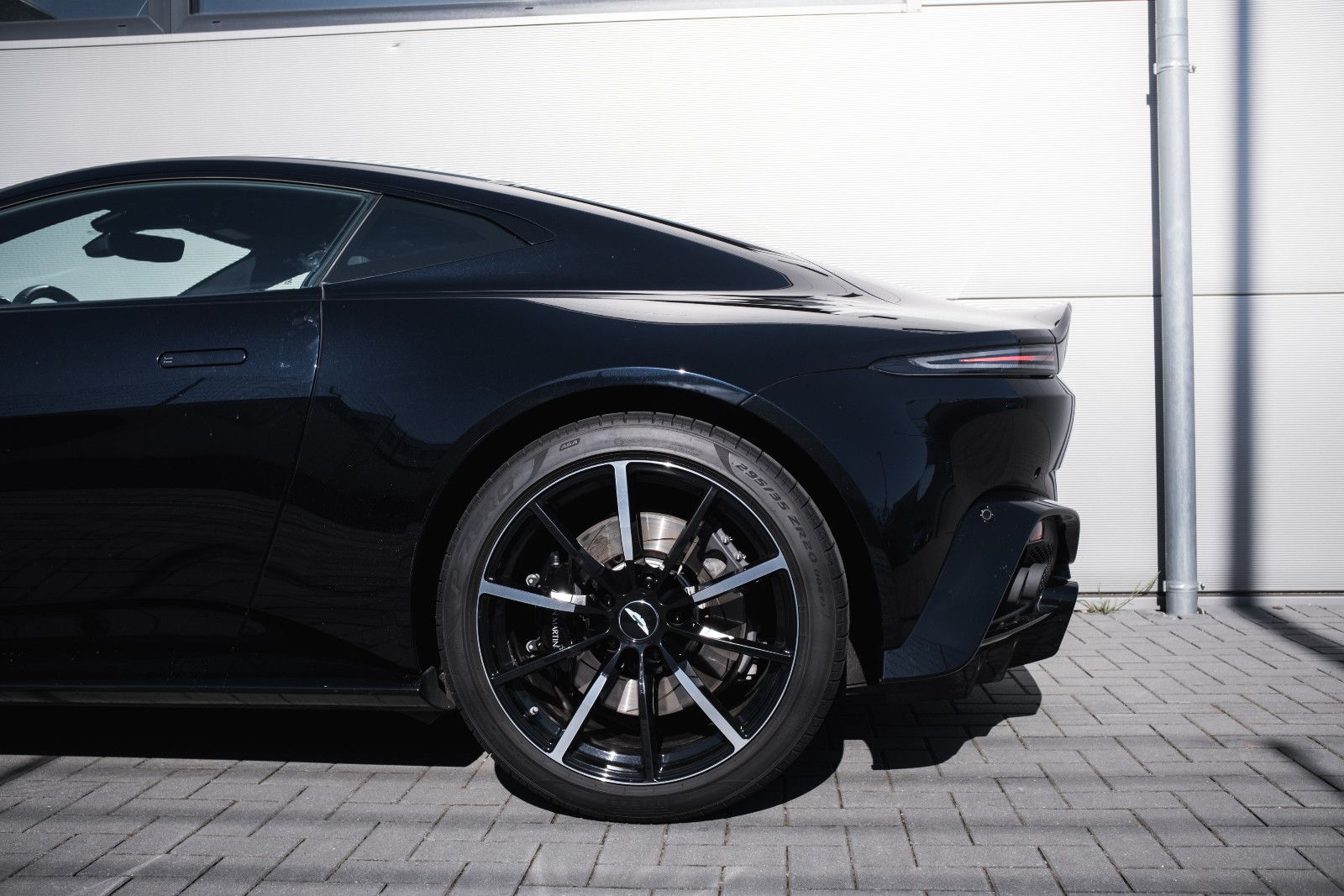 Fahrzeugabbildung Aston Martin V8 Vantage 4.0 V8 - Sitzbelüftung-Service neu