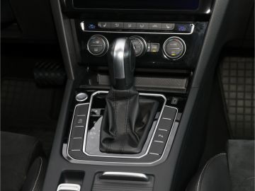 Volkswagen Passat Variant Elegance 1.5 TSI DSG AHK Navi Kam