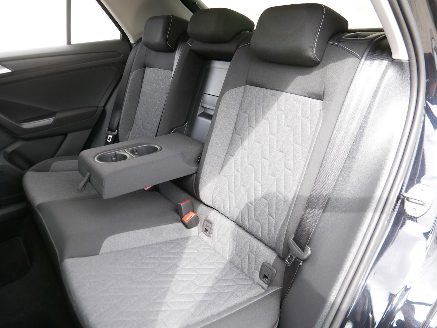 Fahrzeugabbildung Volkswagen T-Roc 1.0 MOVE NEU37T Standheiz Kamera SHZ NAVI
