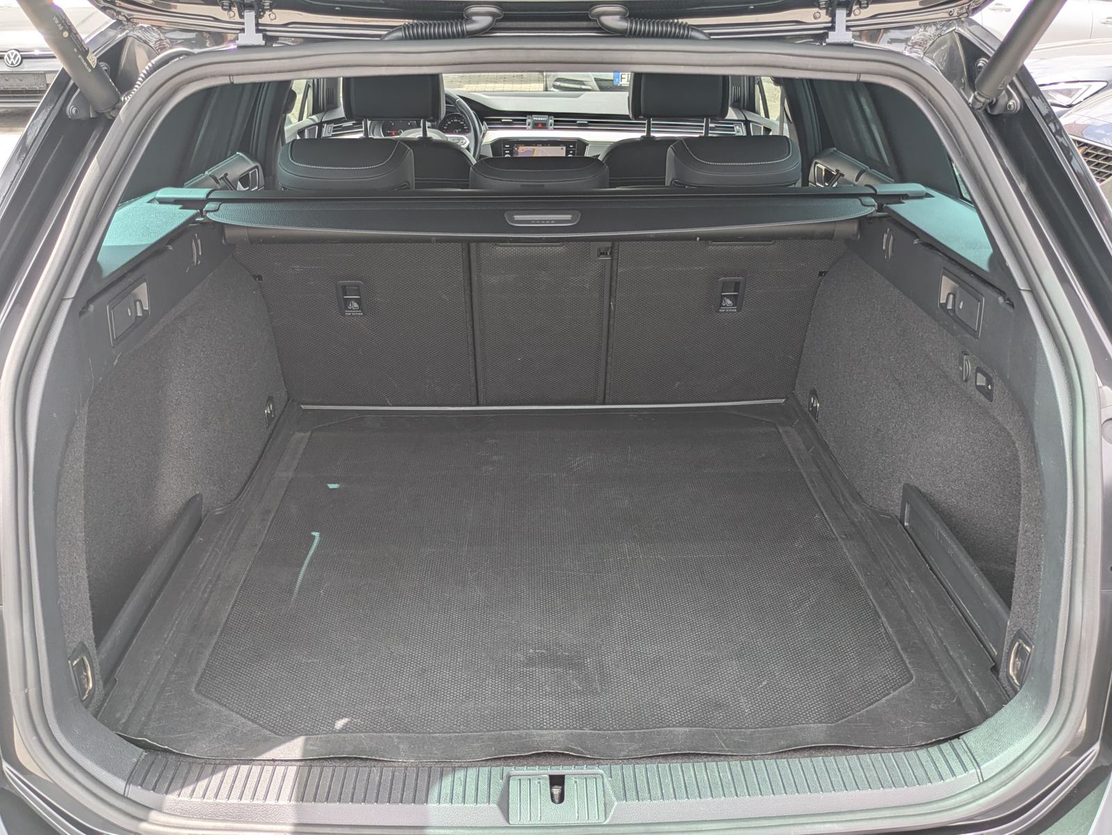 Fahrzeugabbildung Volkswagen Passat 2.0 TDI Elegance AHK*ACC*MATRIX*MASSAGE