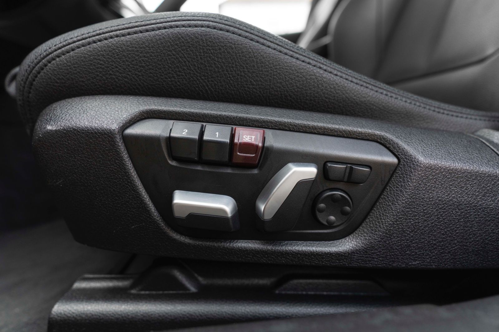 Fahrzeugabbildung BMW 340i M-Performance H&K TOTW LED CARPLAY KAM PDC