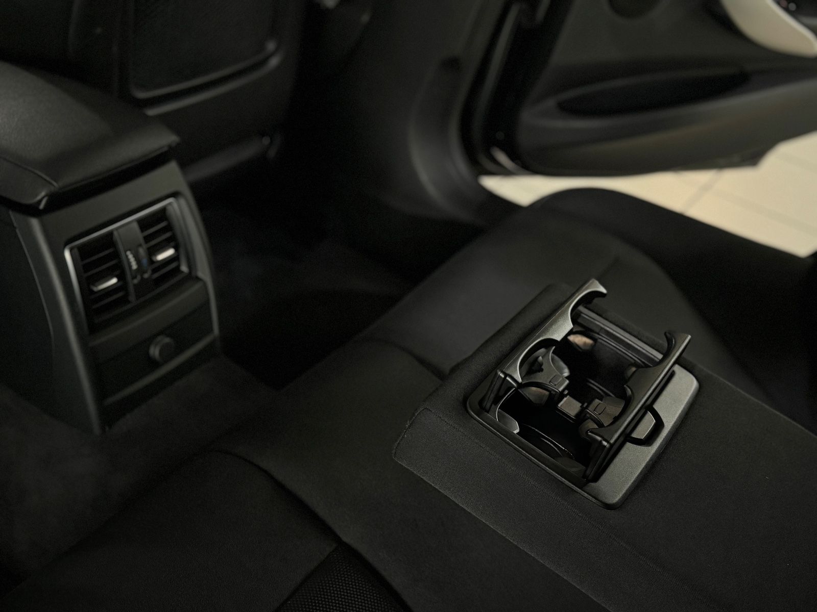 Fahrzeugabbildung BMW 325d  Advantage PDC Navi Komfort Stop&Go Alarm