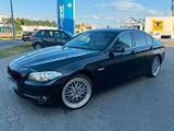 BMW f10 520i - BMW 520: F10