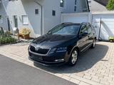 Skoda Octavia 1.6 TDI SCR DSG Premium Edition Comb... - Skoda Octavia: Premium Edition