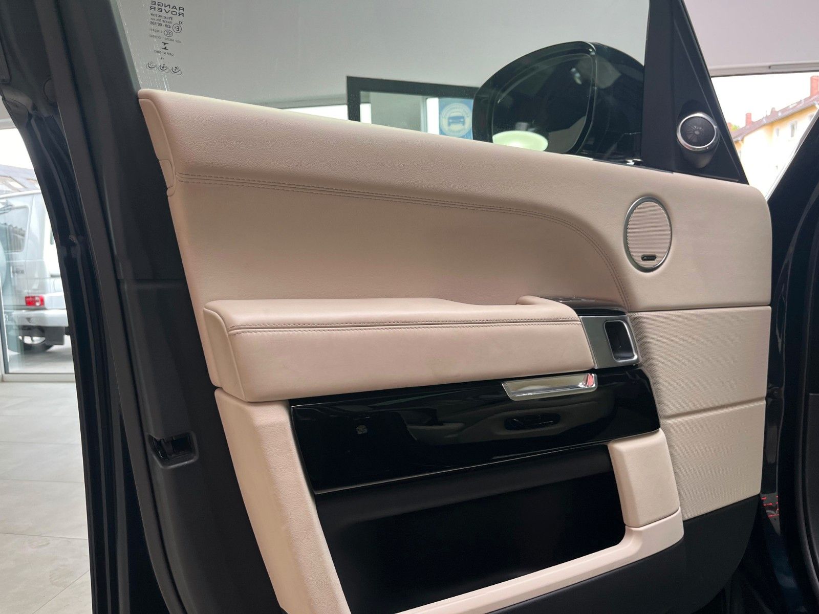 Fahrzeugabbildung Land Rover Range Rover Vogue 4.4 SDV8*Pano*AHK*