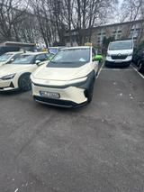 Toyota bZ4X 71,4 kWh 150kW Comfort+Technik+Glas Com... - Toyota bZ4X mit Panoramadach