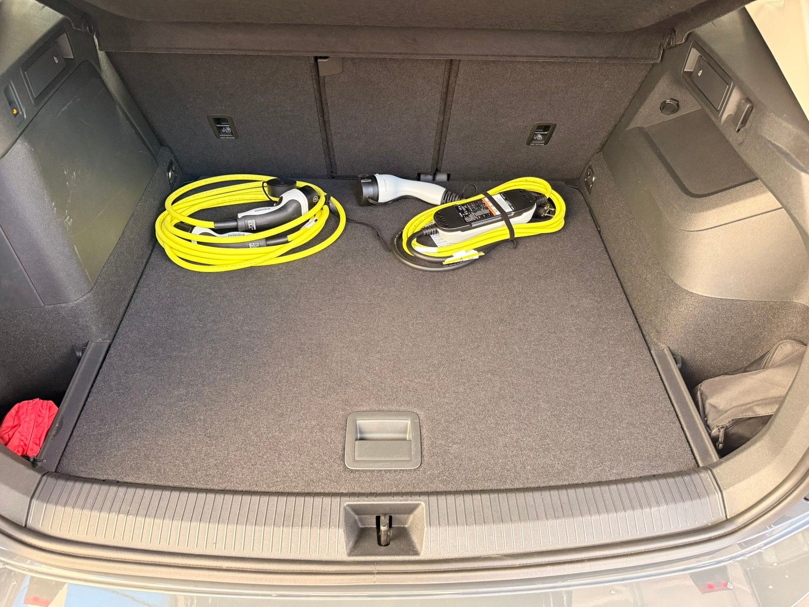 Fahrzeugabbildung Volkswagen Tiguan 1.5 TSI eHybrid +AHK+Kamera+DCC +IQ.Light