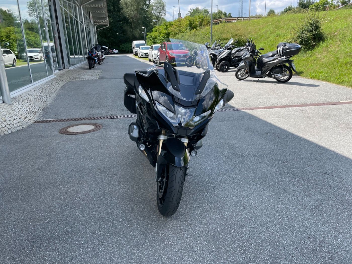 Fahrzeugabbildung BMW R 1250 RT Sondermodell Triple Black ACC