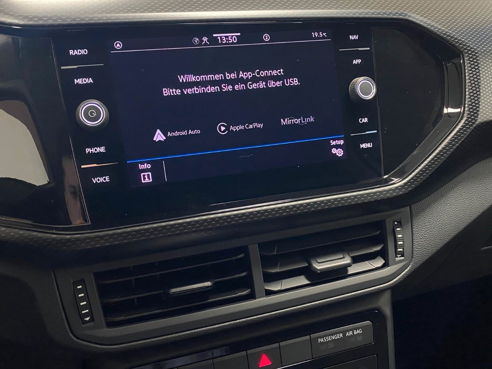 Fahrzeugabbildung Volkswagen T-Cross 1.0 TSI DSG Life+GARANTIE+ACC+16"ALU++++