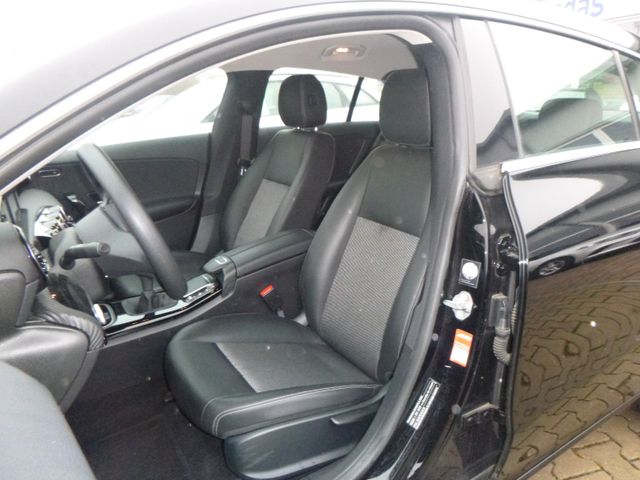 Fahrzeugabbildung Mercedes-Benz CLA 180 Shooting Brake >Navi/Teilleder/Sitzheiz<