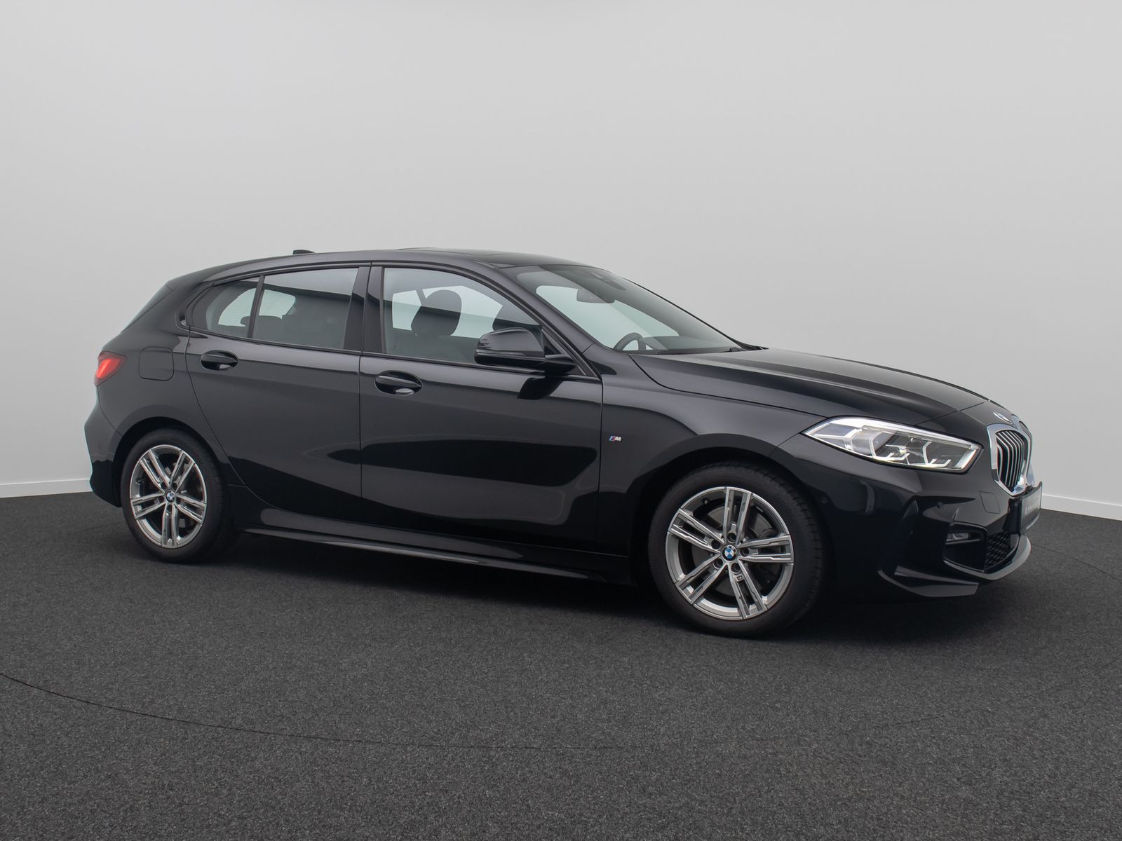 Fahrzeugabbildung BMW 120i M Sport Panoram Kamera DAB HiFi Komfort LED