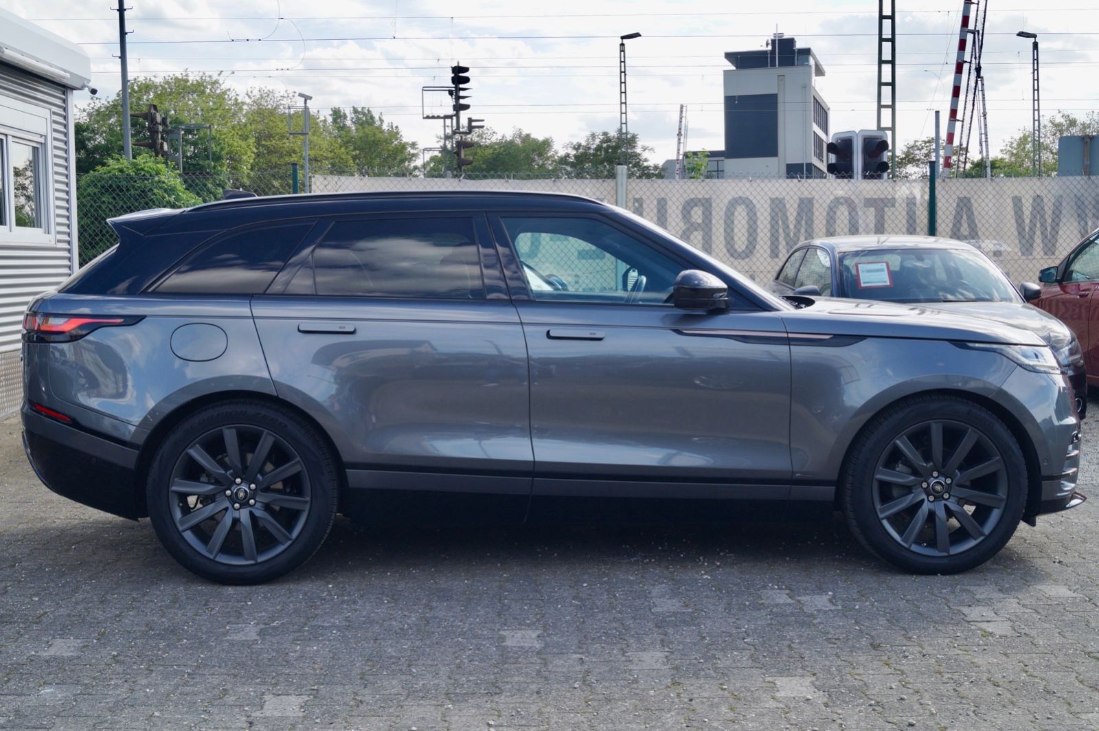 Fahrzeugabbildung Land Rover RANGE ROVER VELAR R-DYNAMIC*PANO+21`LM+MATRIX*