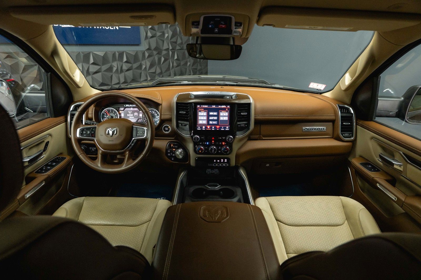 Fahrzeugabbildung Dodge RAM 5.7 V8 HEMI 4x4 LARAMIE Limited Offroad LED