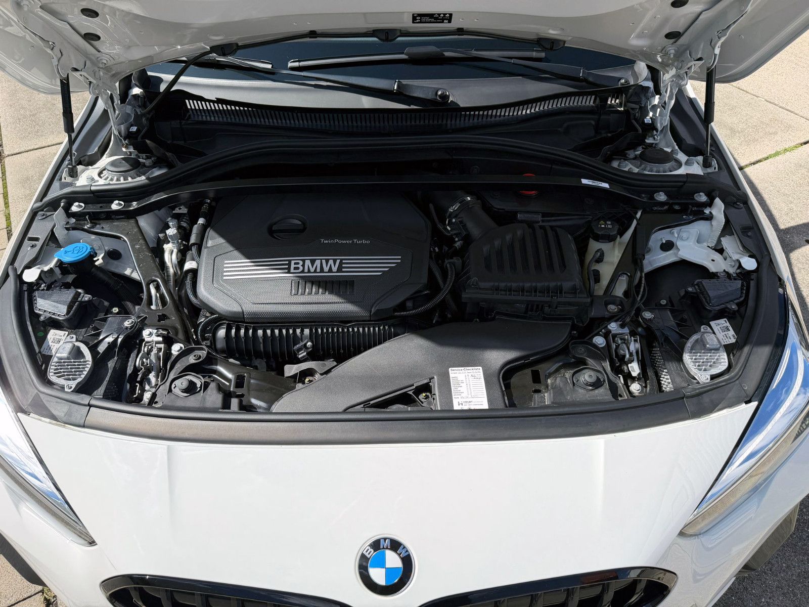 Fahrzeugabbildung BMW 220i Gran Coupé Steptr. M-Sport LED H&K KAM SHZ