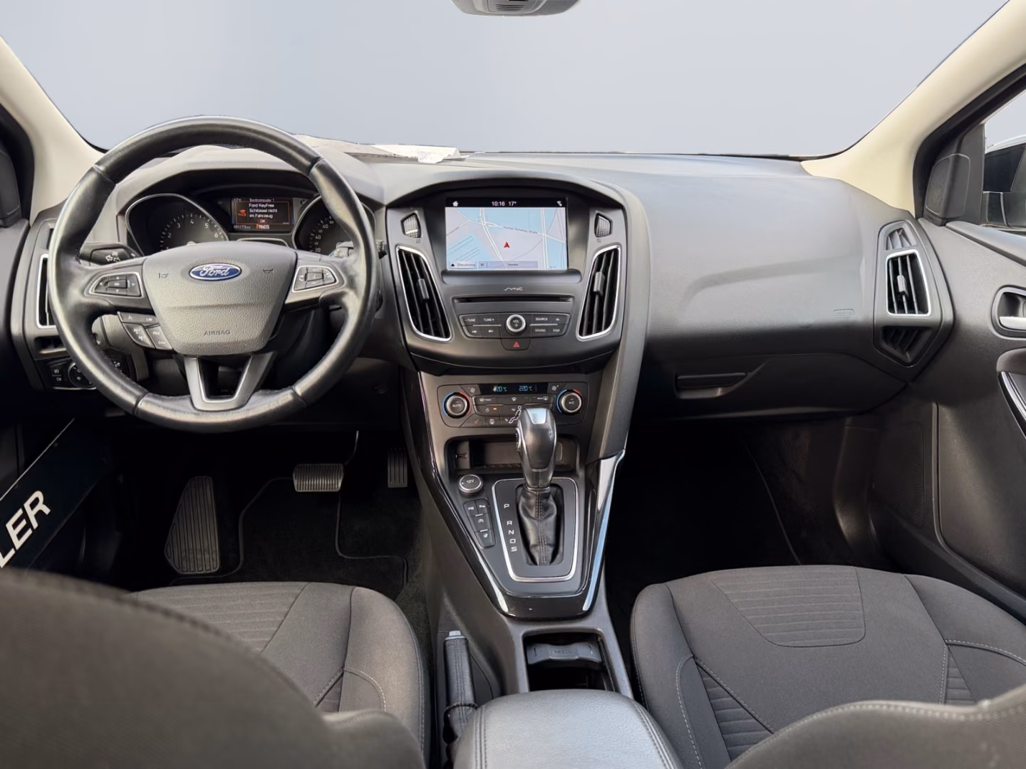 Ford Focus 1.5 Turnier Titanium *PDC v.&h.*SHZ*Klima*