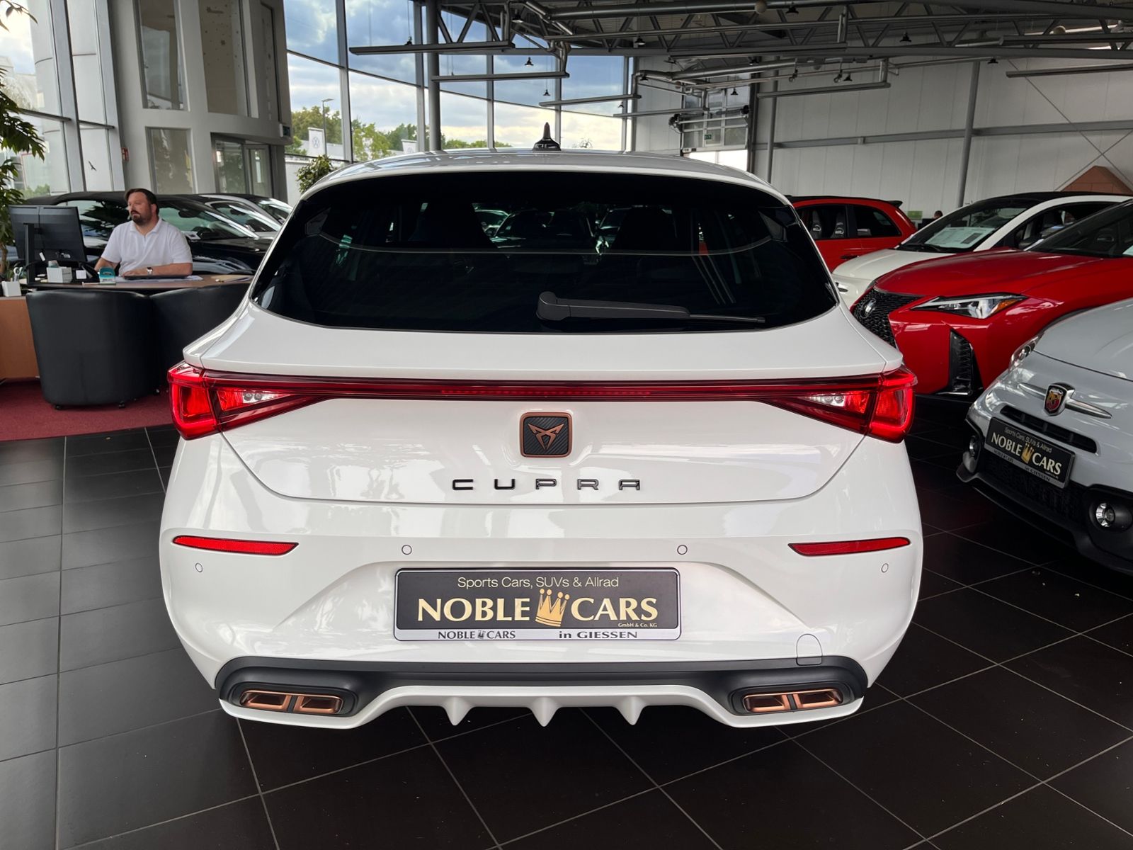 Fahrzeugabbildung CUPRA Leon VZ e-Hybrid LED ACC NAV RFK SHZ 19"