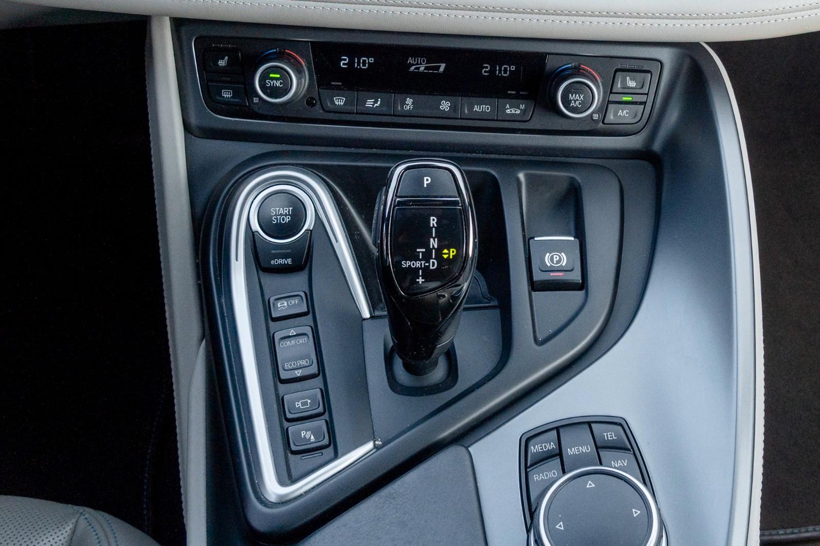 BMW i8 Coupe  LASER.HUD.HARMAN.DR.ASS.NAVI