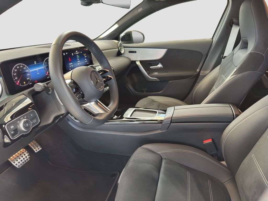 Fahrzeugabbildung Mercedes-Benz A 200 d AMG Line AMG*Night*Navi*PDC*ParkAss*RFK