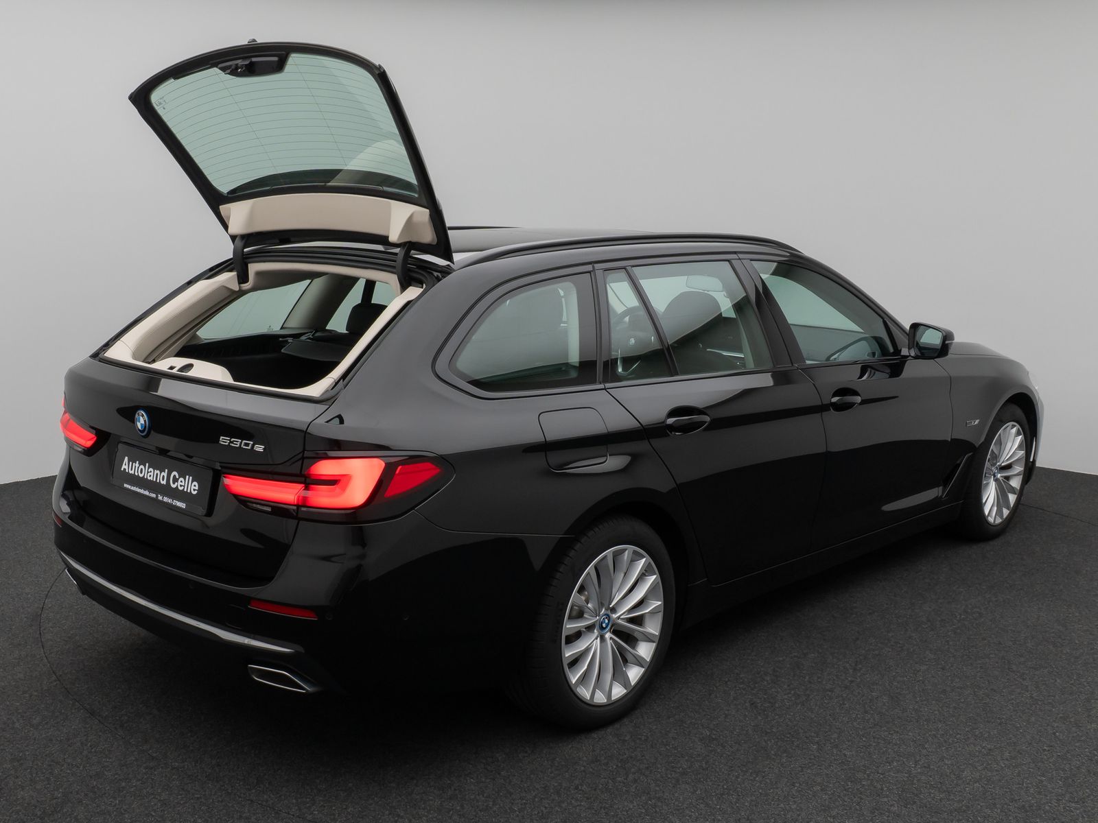 Fahrzeugabbildung BMW 530e Luxury Line Panorama Kamera HUD DAB 4xKlima