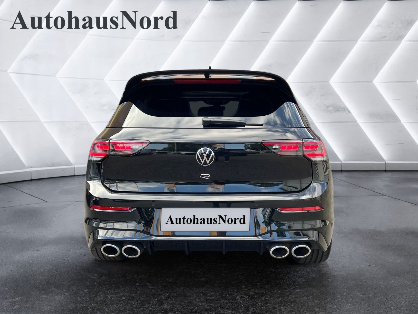 Volkswagen Golf VIII R 2.0 TSI R-PERFORMANCE BLACK-STYLE foto 4