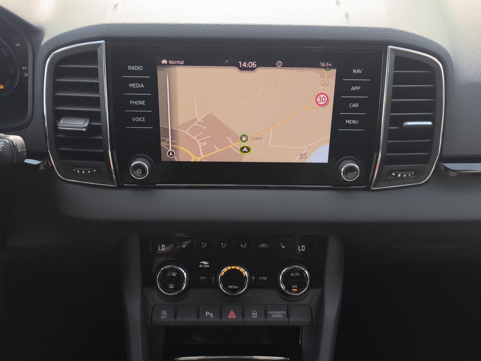 Skoda Karoq 2.0 TDI DSG Selection AHK NAV RFK ACC SHZ