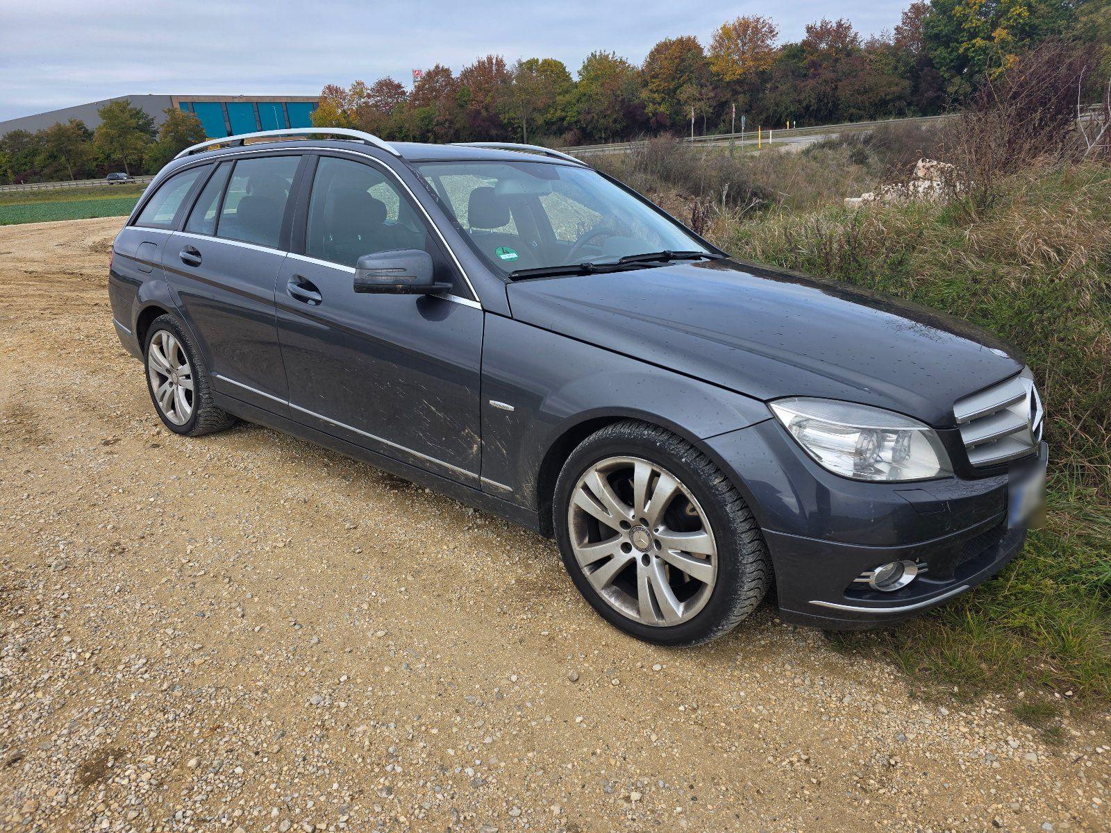 Mercedes-Benz C320 2009 — rear view