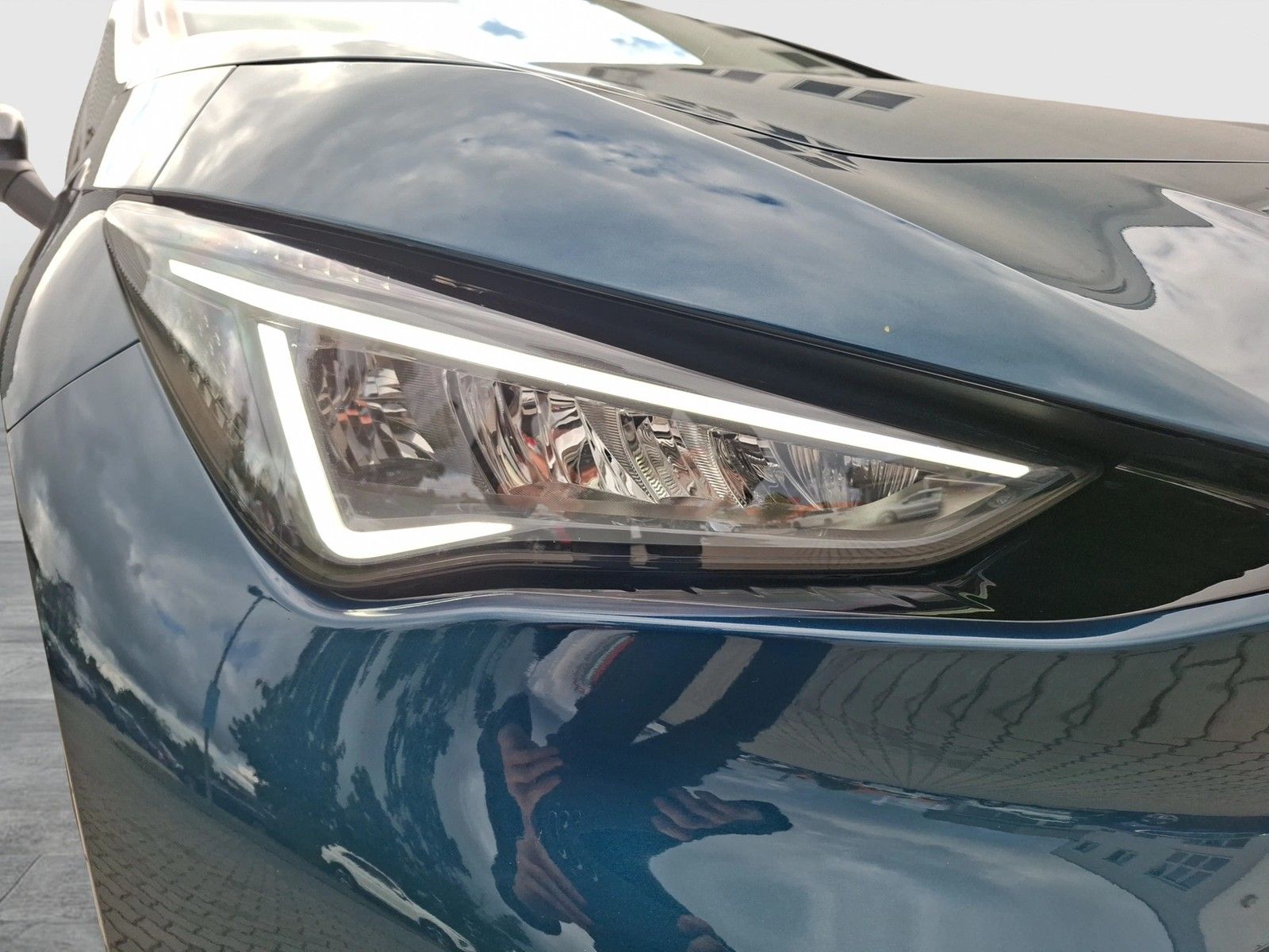 Fahrzeugabbildung CUPRA Born 170KW LED Navi 20" AID RFK Sennheiser SH