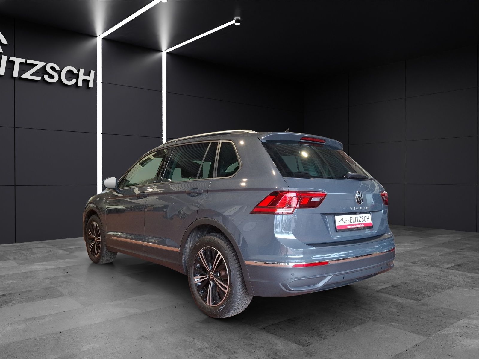 Fahrzeugabbildung Volkswagen Tiguan TSI Active DSG LED Navi ACC RFK SH 18"