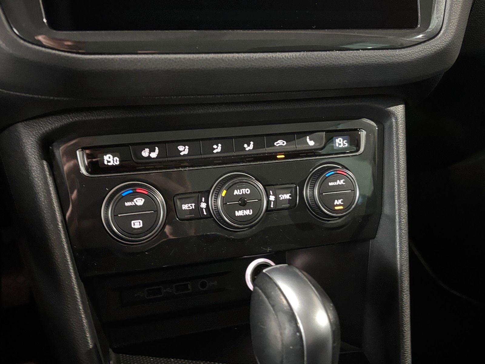 Fahrzeugabbildung Volkswagen Tiguan Highline *CarPlay*Kamera*LED*SHZ*Navi