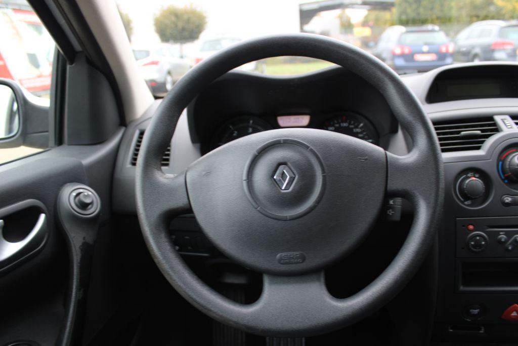 Renault Megane 2009 — photo 16