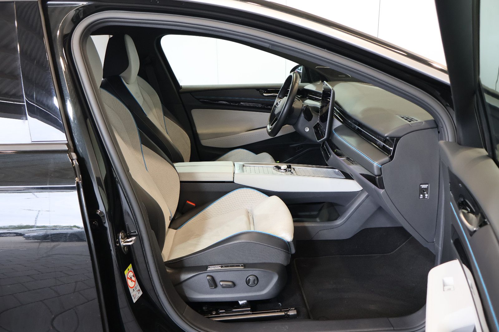Volkswagen ID.7 Pro HUD MATRIX H K ACC 360° MEM 19 foto 16