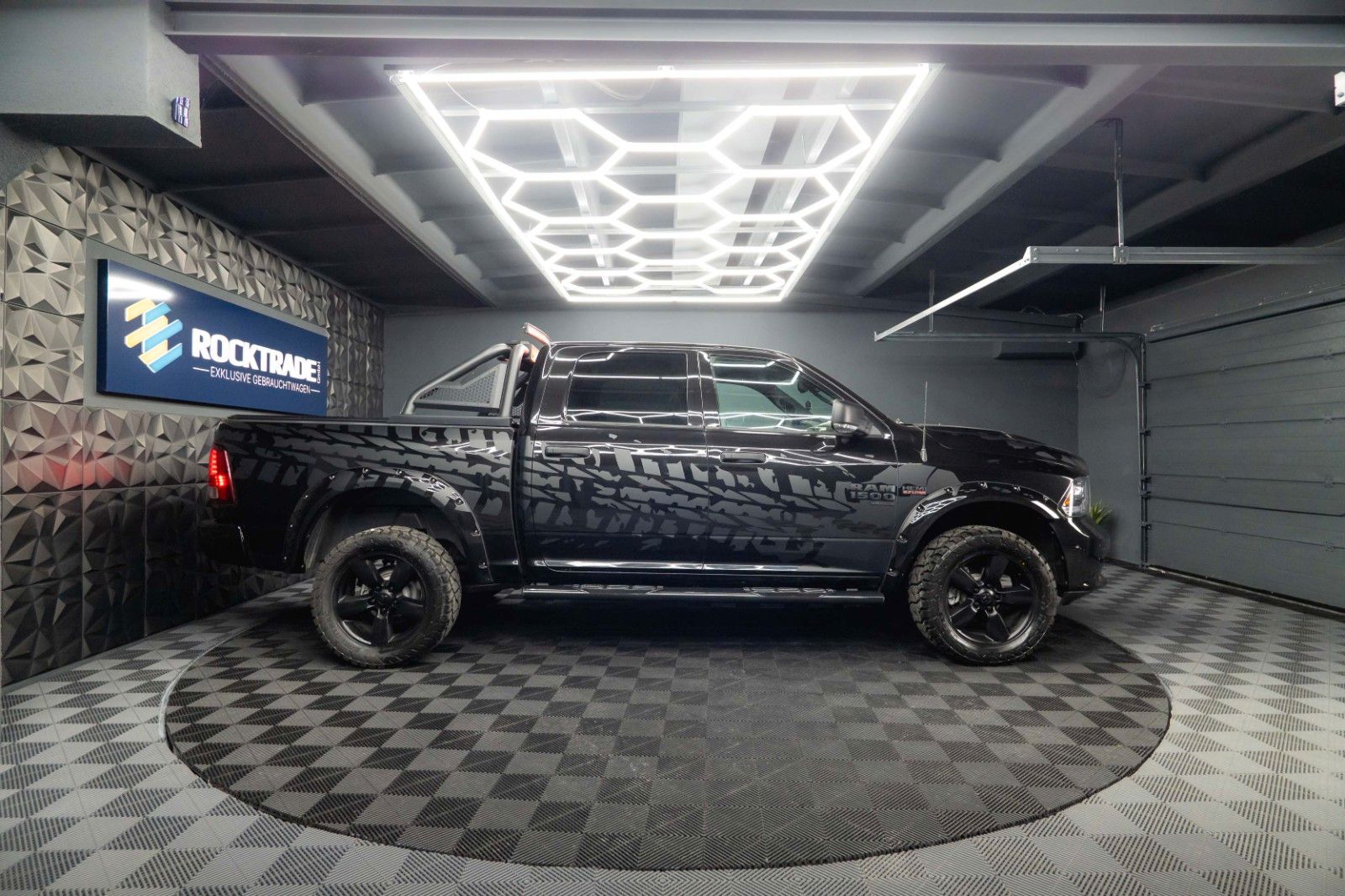 Fahrzeugabbildung Dodge RAM 5.7 V8 HEMI 4x4 OFFROAD Night-Paket *LED*