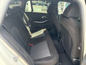 BMW 320d xDrive Touring M Sportpaket DAB LED Shz