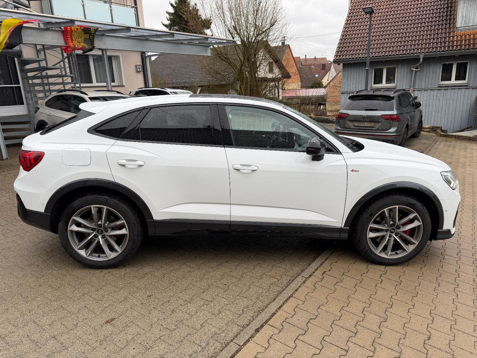 Audi Q3 Sportback 40 TFSI quattro S line, fast VOLL