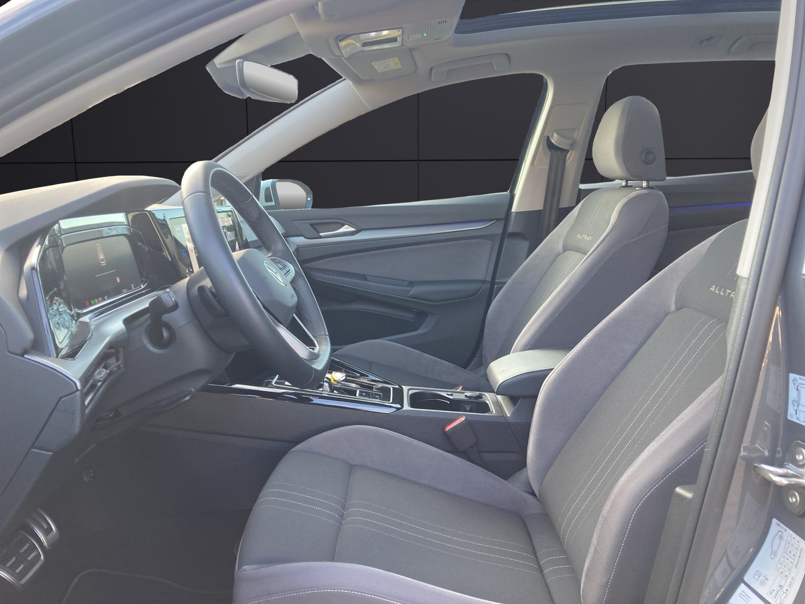 Fahrzeugabbildung Volkswagen Golf VIII Variant Alltrack TDI DSG 4M MATRIX NAV