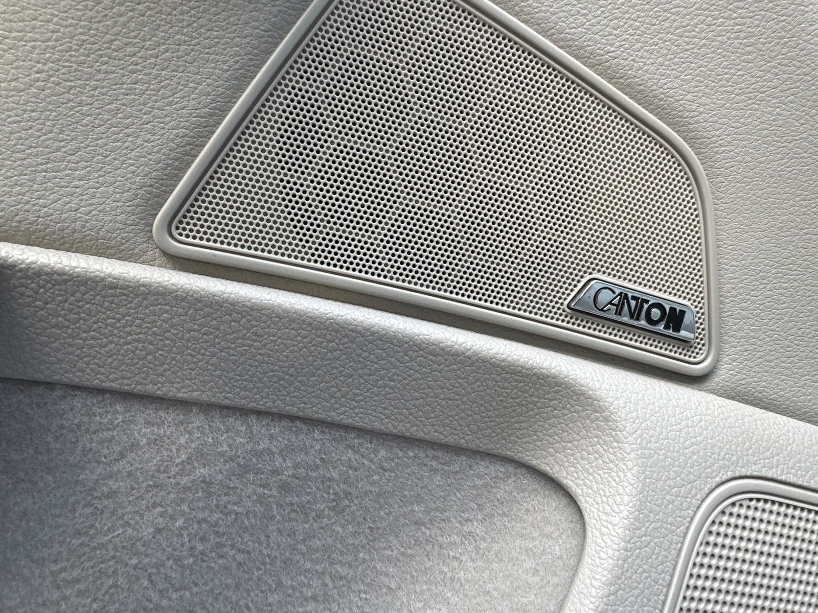 Fahrzeugabbildung SKODA Superb Combi L&K NAV+MATRIX+ACC+PANO+CANTON+DCC