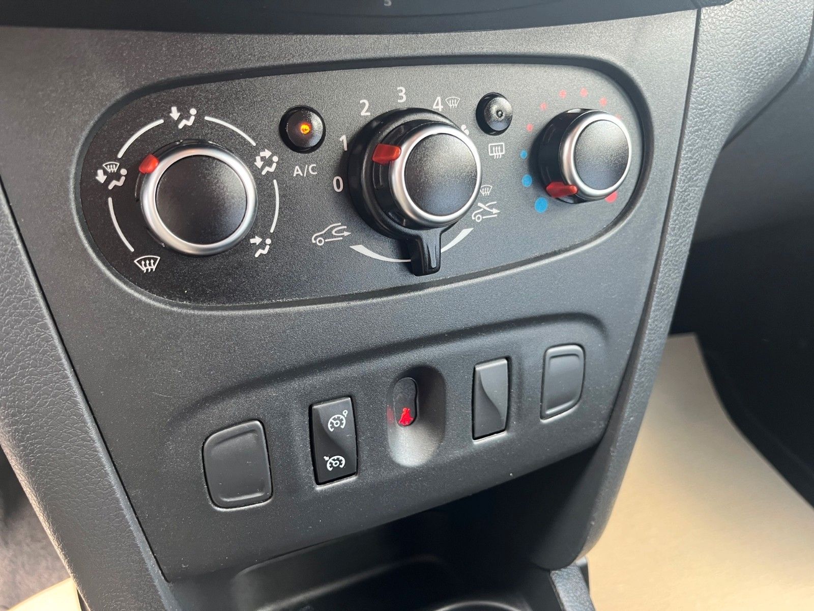 Dacia Sandero II Stepway Celebration – Bild 16