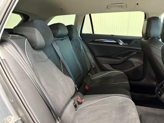 Passat Variant Elegance 2.0 TDI DSG IQ.LIGHT RFK
