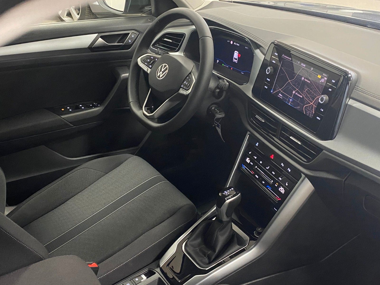 Fahrzeugabbildung Volkswagen T-Roc 1.5 TSI DSG Life+FACELIFT+NAVIGATION+KAMER