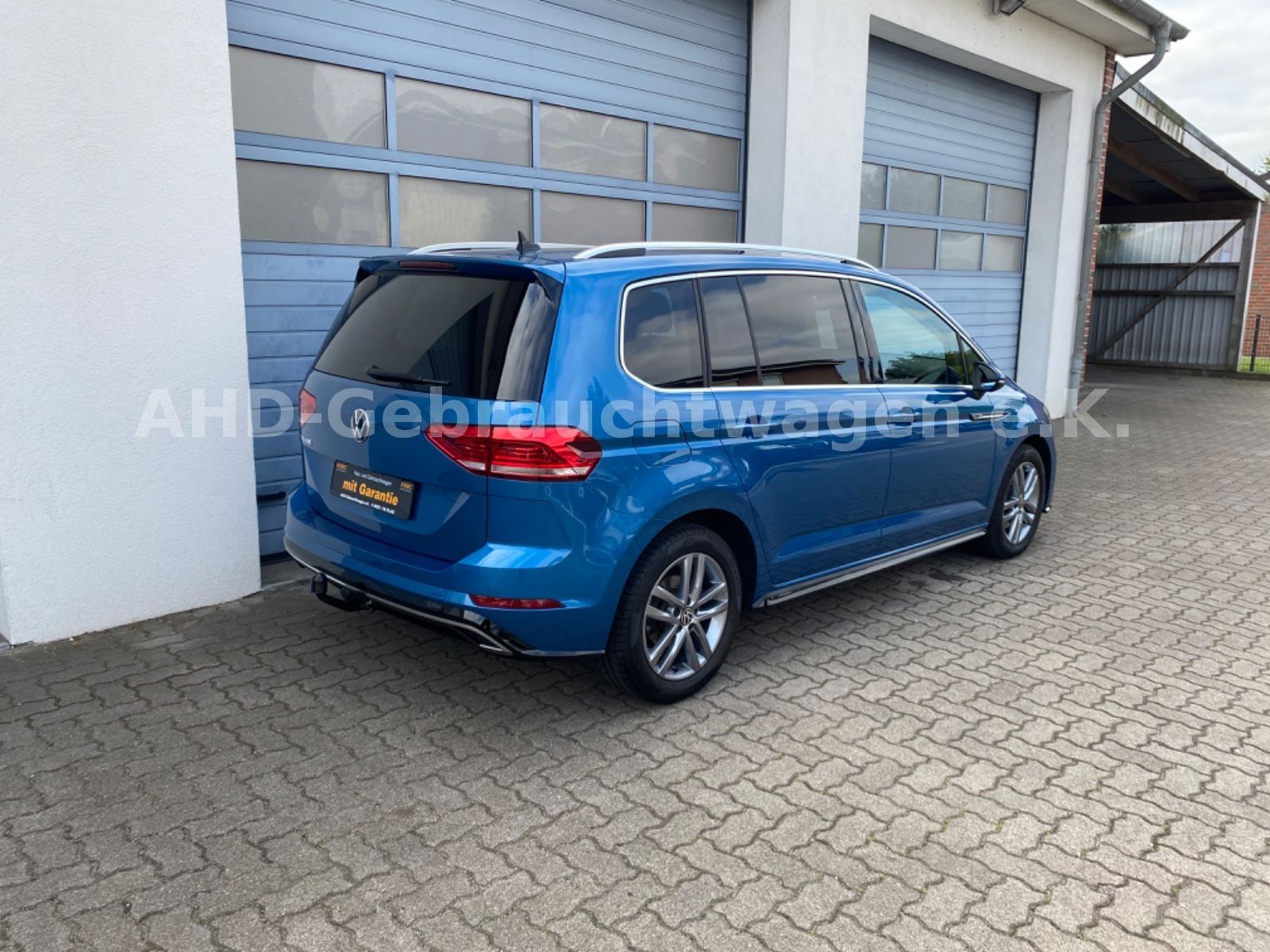 Fahrzeugabbildung Volkswagen Touran 1.5 TSI Highline R-Line LED AHK 7-Sitzer