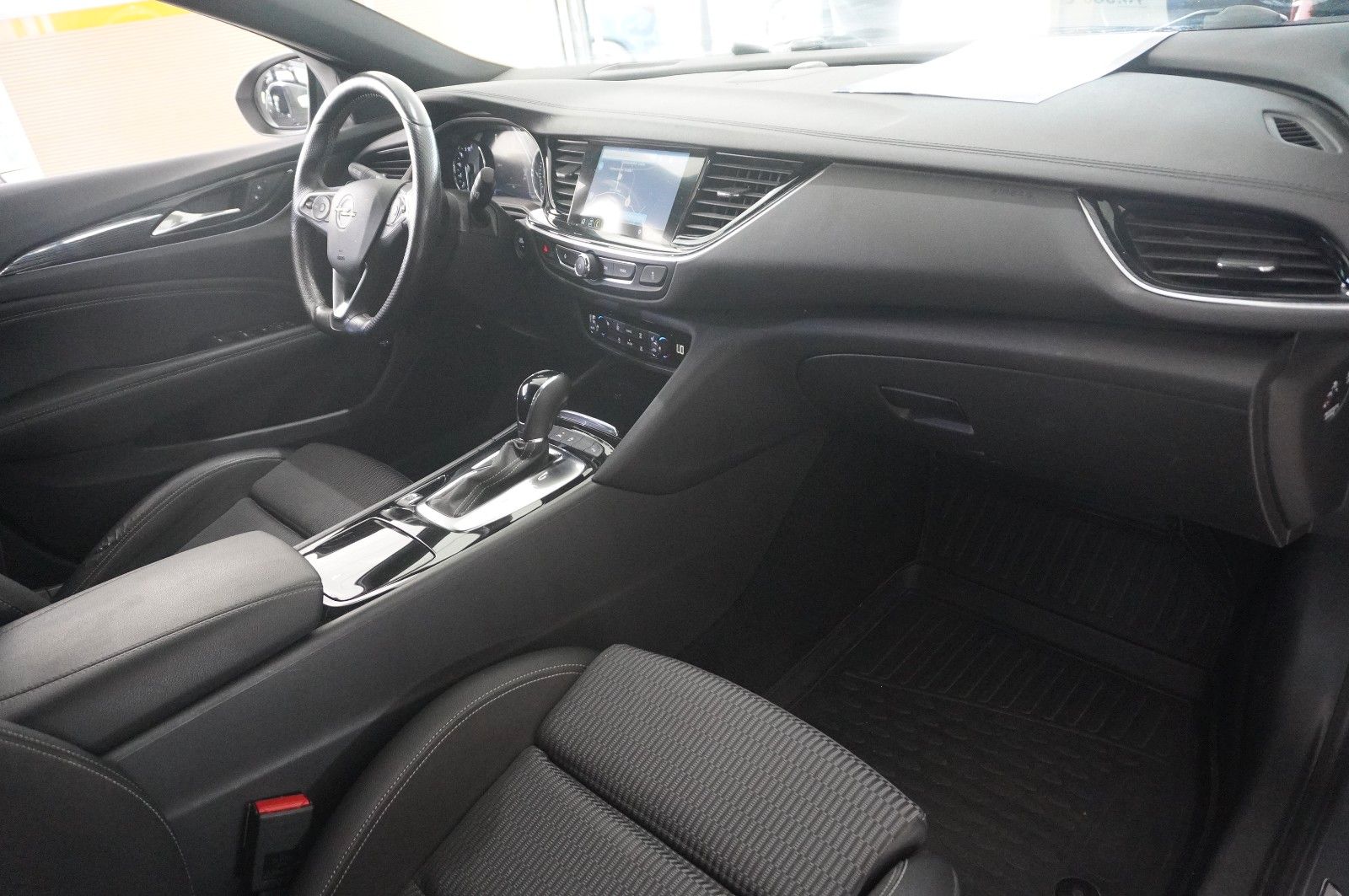 Fahrzeugabbildung Opel Insignia B ST 2.0D INNOV. NAVI/LED/KAMERA/SH/AHK