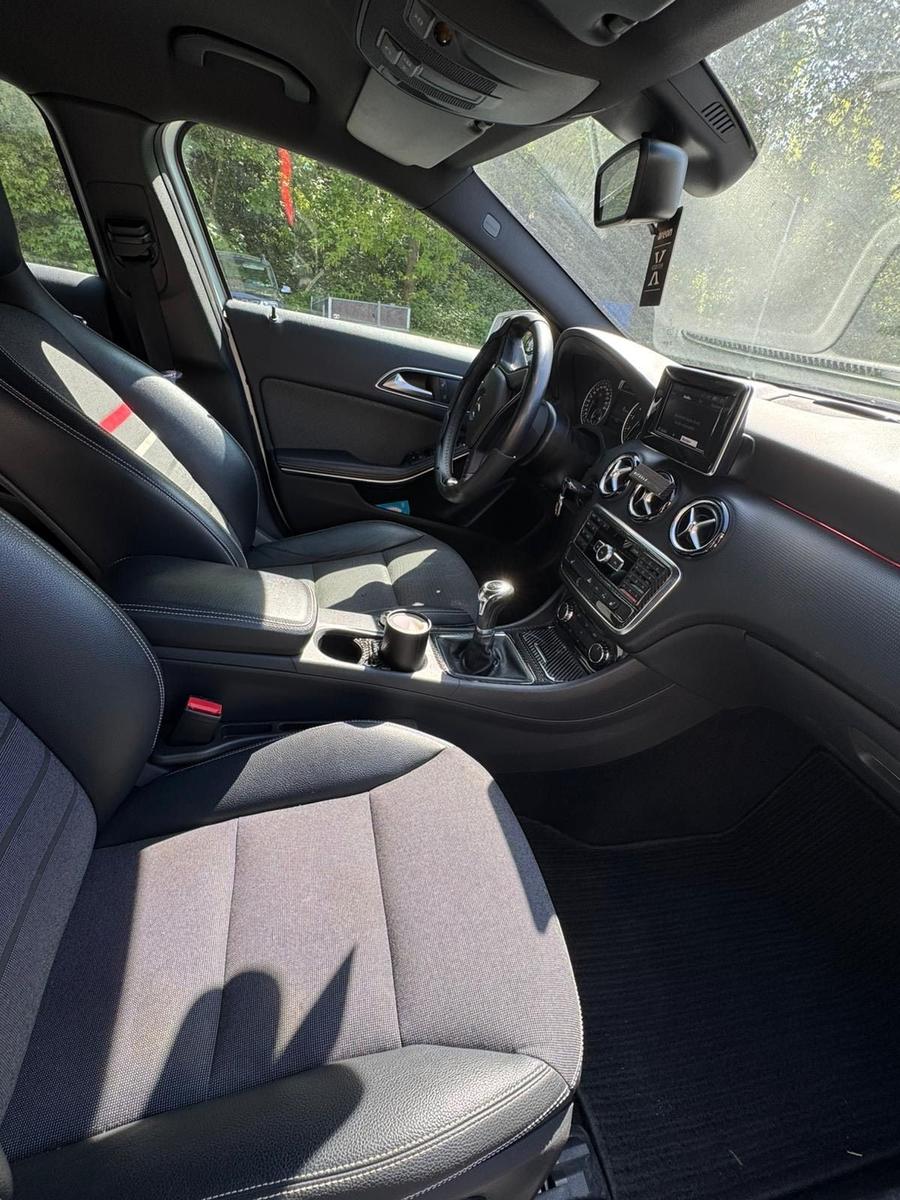 Mercedes-Benz A180 2013 — photo 11