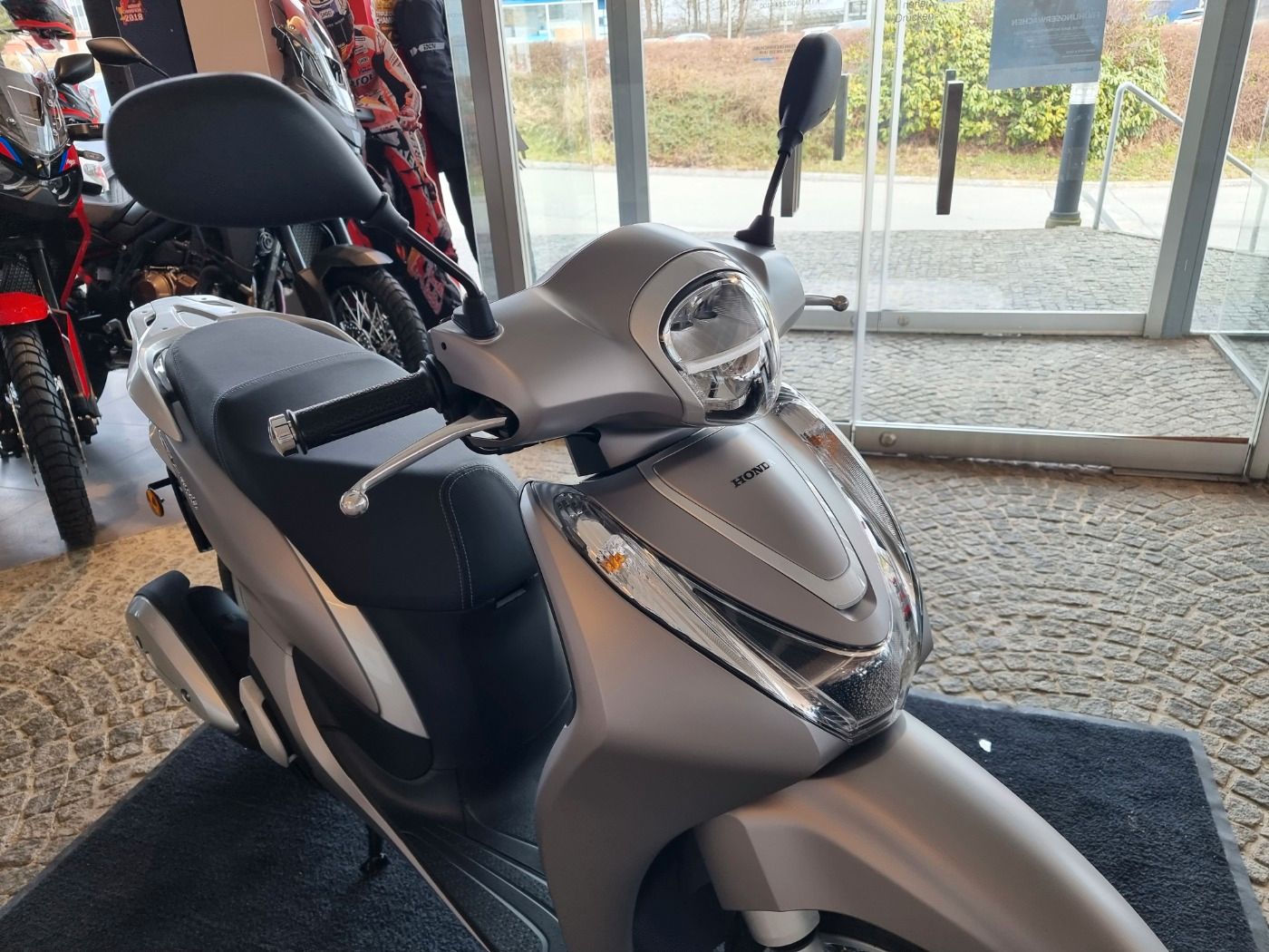 Fahrzeugabbildung Honda SH 125 Mode 2024 auch in schwarz